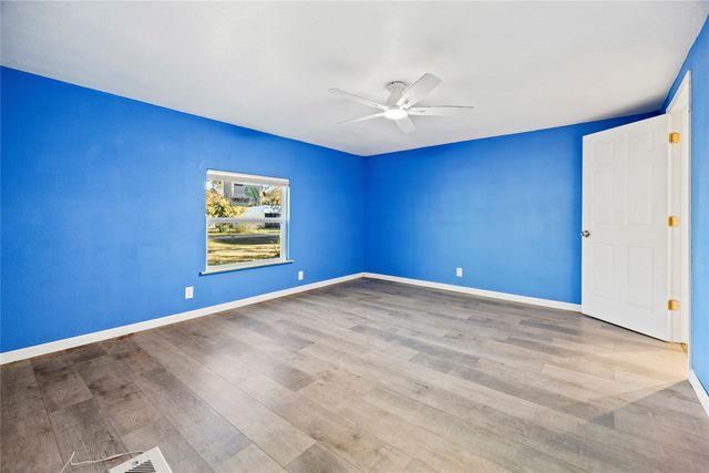 269 Lake Shadow Circle, Mabank, TX 75156