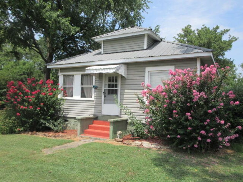 2003 E Rockdale Rd, Miami, OK 74354