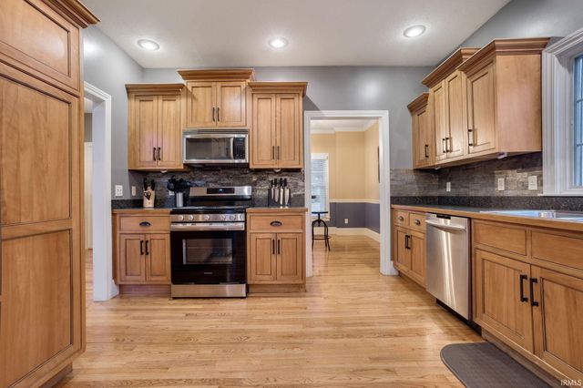 51265 Enchanted Oak Court, South Bend, IN 46628