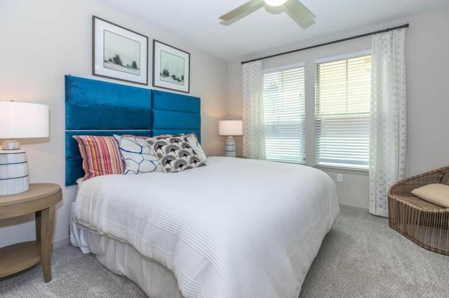 907 South Road 7202, Baytown, TX 77521