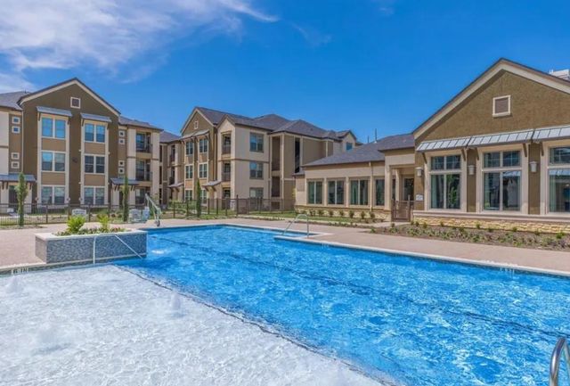 907 South Road 7202, Baytown, TX 77521