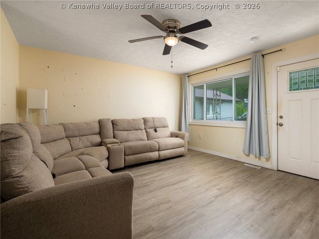 5225 Midland Drive, Charleston, WV 25306