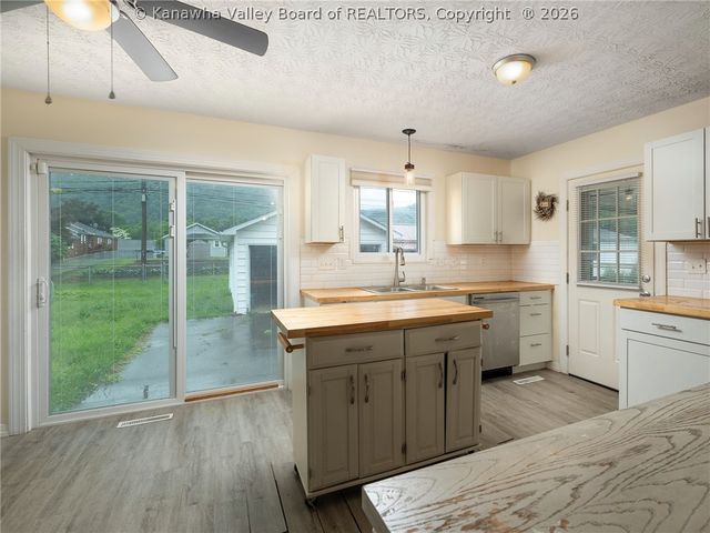 5225 Midland Drive, Charleston, WV 25306