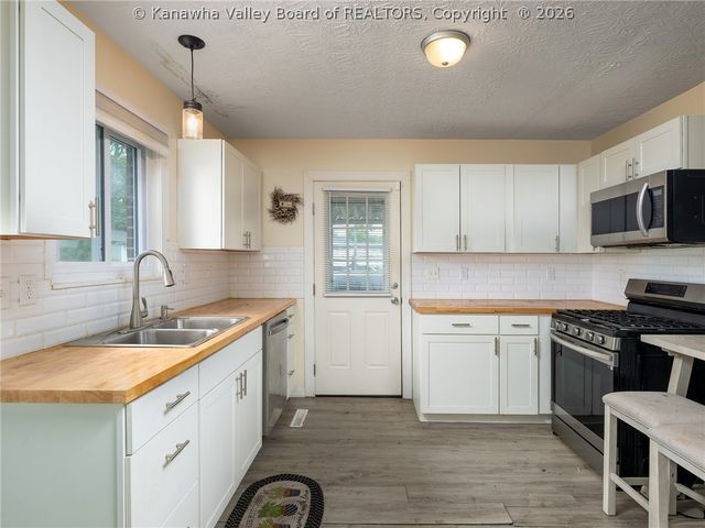 5225 Midland Drive, Charleston, WV 25306