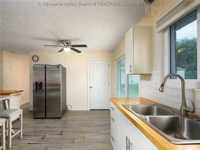 5225 Midland Drive, Charleston, WV 25306