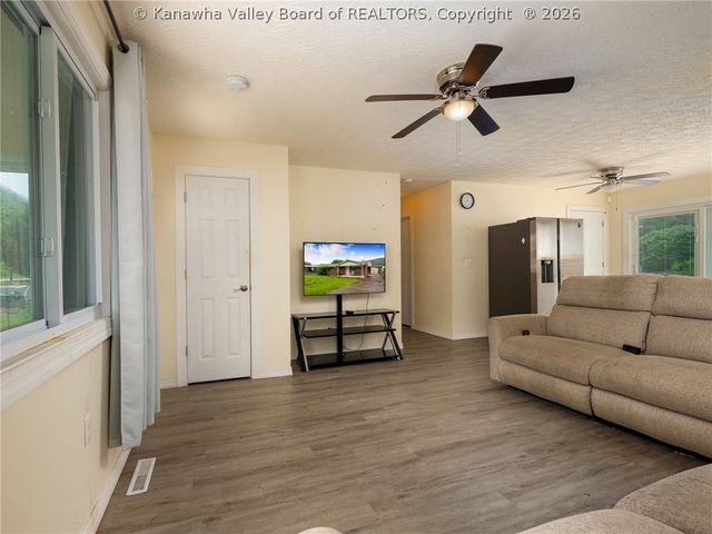 5225 Midland Drive, Charleston, WV 25306