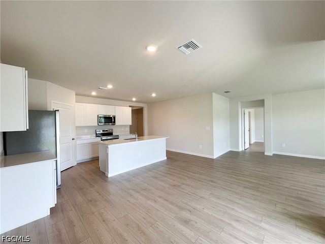 920 NE 10th ST, Cape Coral, FL 33909