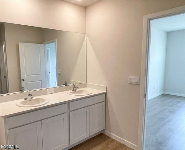 920 NE 10th ST, Cape Coral, FL 33909