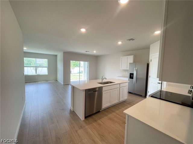 920 NE 10th ST, Cape Coral, FL 33909