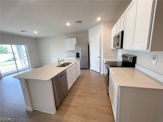 920 NE 10th ST, Cape Coral, FL 33909