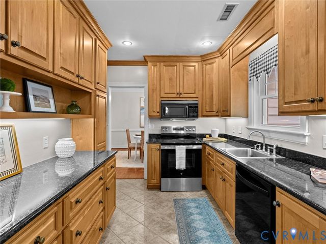 216 Ross Rd, Henrico, VA 23229