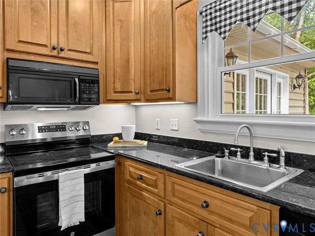 216 Ross Rd, Henrico, VA 23229