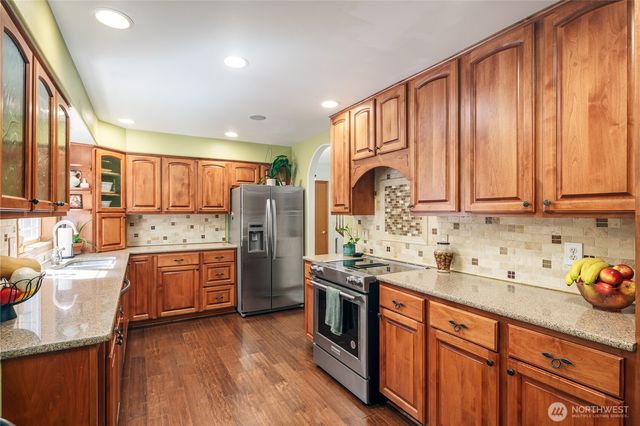 825 204th Drive SE, Snohomish, WA 98290