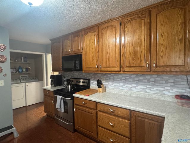 239 NW Hampton Road NW, Hartselle, AL 35640