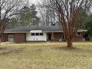239 NW Hampton Road NW, Hartselle, AL 35640