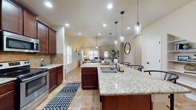 300 SADDLE SPUR, Cibolo, TX 78108