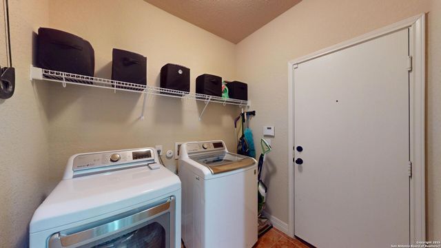 300 SADDLE SPUR, Cibolo, TX 78108