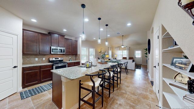 300 SADDLE SPUR, Cibolo, TX 78108