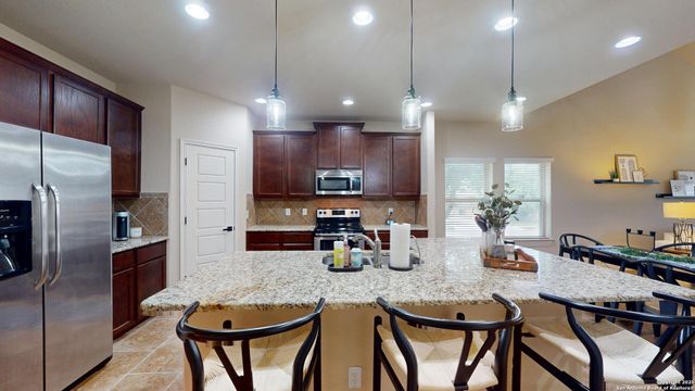 300 SADDLE SPUR, Cibolo, TX 78108
