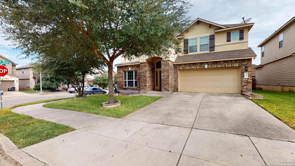 300 SADDLE SPUR, Cibolo, TX 78108