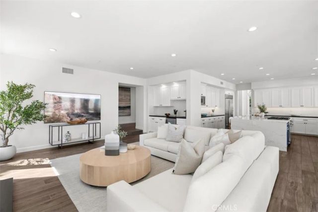 21 Chester, Irvine, CA 92603