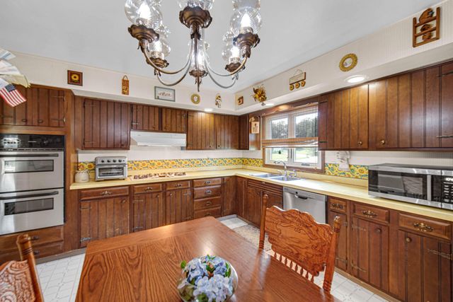 9776 W Oakridge Drive, St. John, IN 46373