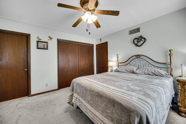 9776 W Oakridge Drive, St. John, IN 46373