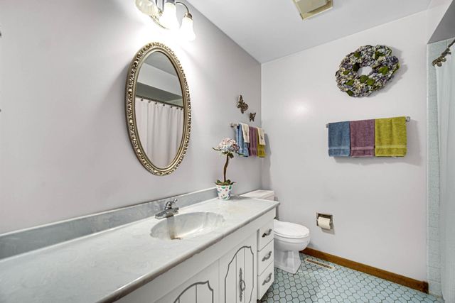 9776 W Oakridge Drive, St. John, IN 46373