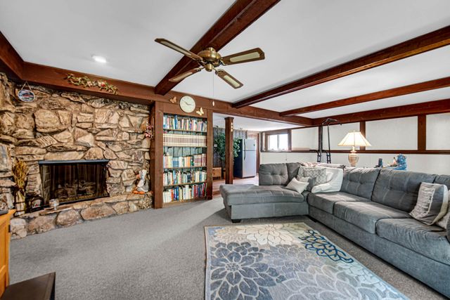9776 W Oakridge Drive, St. John, IN 46373