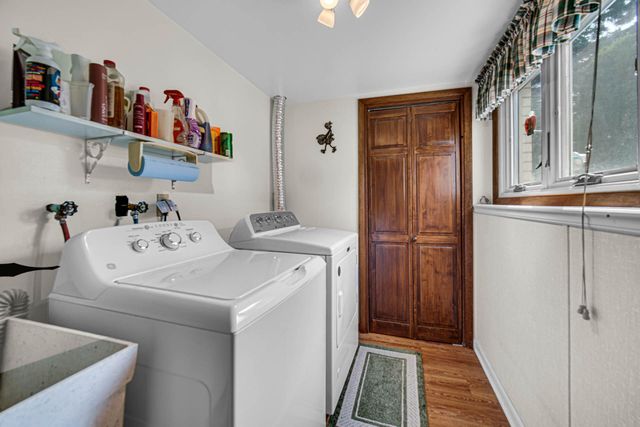 9776 W Oakridge Drive, St. John, IN 46373