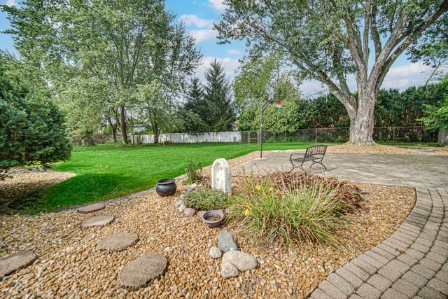 9776 W Oakridge Drive, St. John, IN 46373