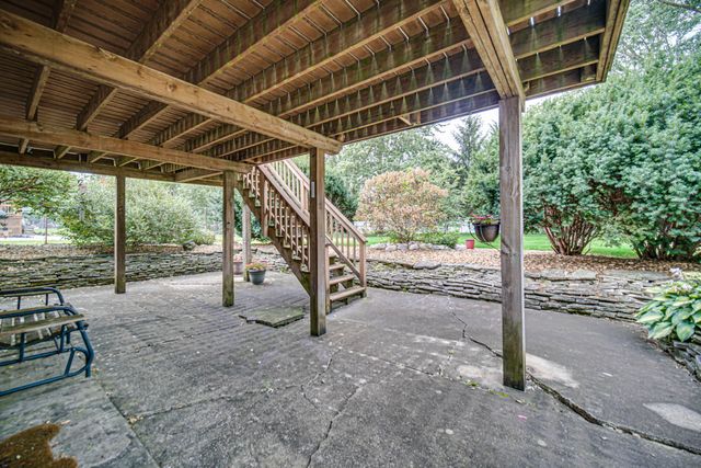 9776 W Oakridge Drive, St. John, IN 46373