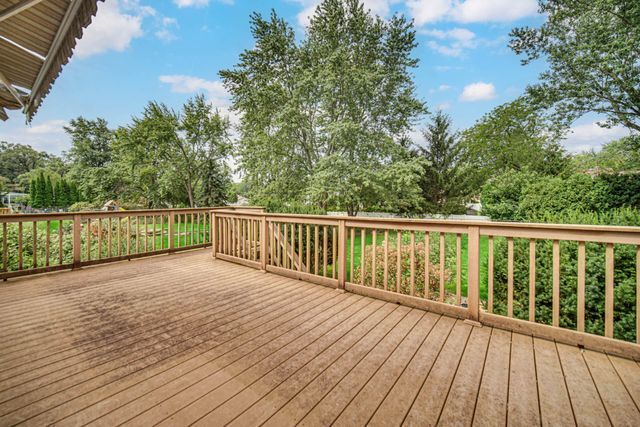 9776 W Oakridge Drive, St. John, IN 46373