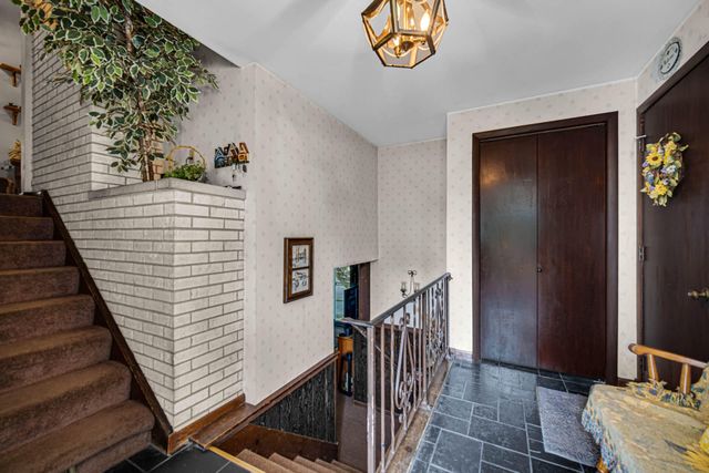 9776 W Oakridge Drive, St. John, IN 46373