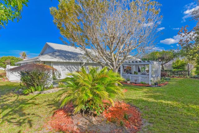 7886 SE Trenton Avenue, Hobe Sound, FL 33455