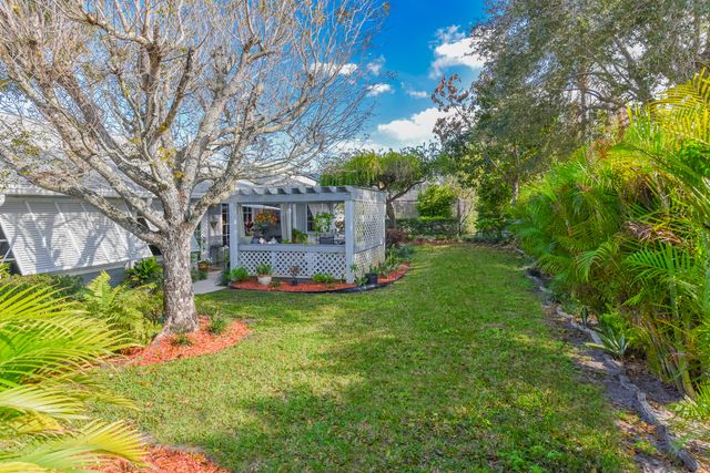 7886 SE Trenton Avenue, Hobe Sound, FL 33455