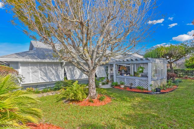 7886 SE Trenton Avenue, Hobe Sound, FL 33455