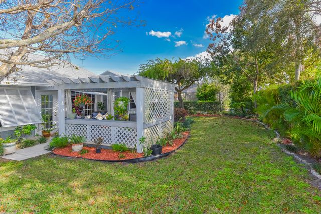 7886 SE Trenton Avenue, Hobe Sound, FL 33455