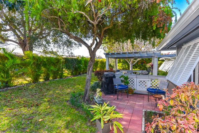 7886 SE Trenton Avenue, Hobe Sound, FL 33455