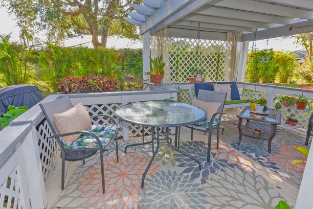 7886 SE Trenton Avenue, Hobe Sound, FL 33455