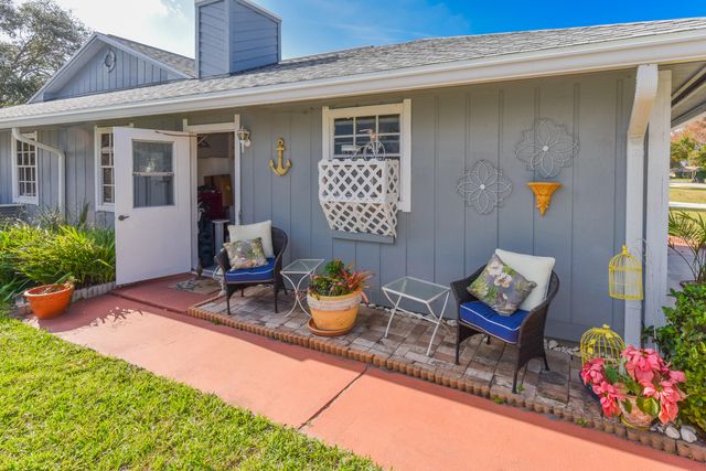 7886 SE Trenton Avenue, Hobe Sound, FL 33455