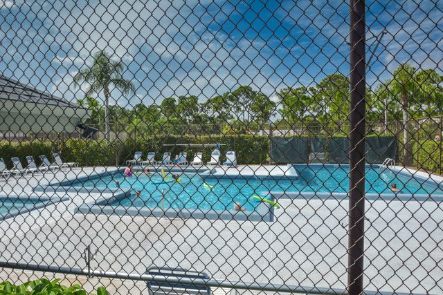 7886 SE Trenton Avenue, Hobe Sound, FL 33455