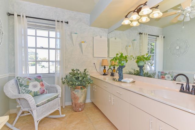 7886 SE Trenton Avenue, Hobe Sound, FL 33455