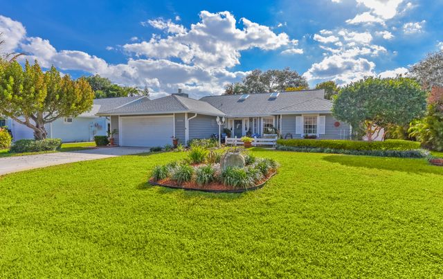 7886 SE Trenton Avenue, Hobe Sound, FL 33455