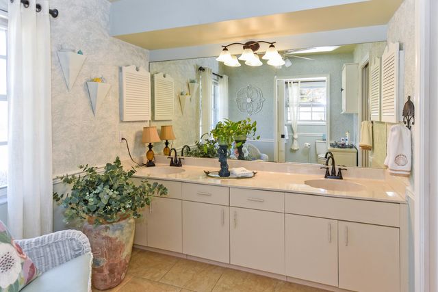 7886 SE Trenton Avenue, Hobe Sound, FL 33455