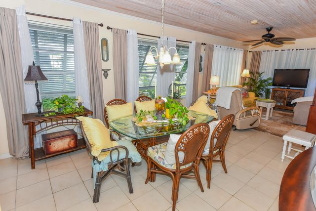 7886 SE Trenton Avenue, Hobe Sound, FL 33455