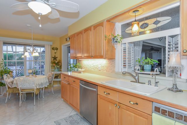 7886 SE Trenton Avenue, Hobe Sound, FL 33455