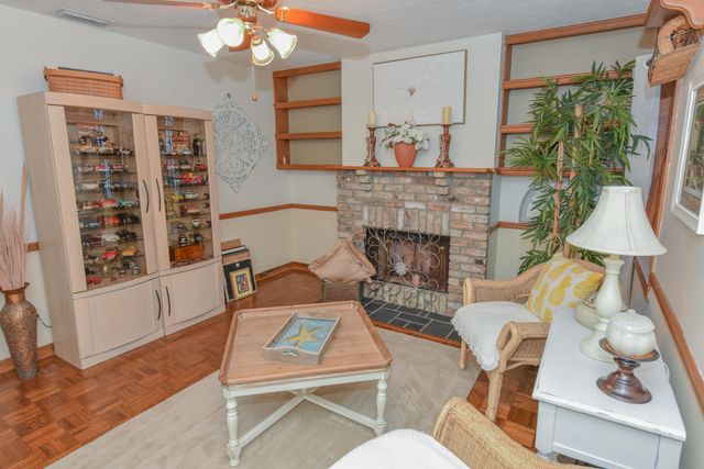 7886 SE Trenton Avenue, Hobe Sound, FL 33455