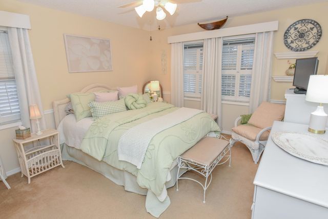 7886 SE Trenton Avenue, Hobe Sound, FL 33455