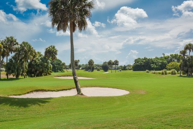 7886 SE Trenton Avenue, Hobe Sound, FL 33455